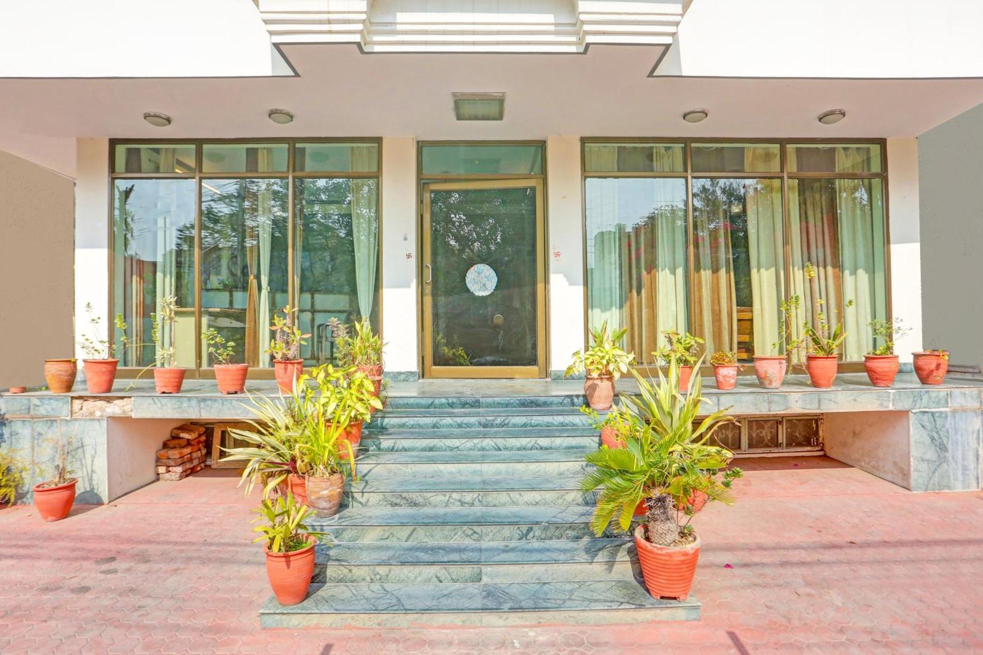 Super Collection O Bani Park Near Collectorate Circle Formerly Anuja Palace Jaipur Bagian luar foto