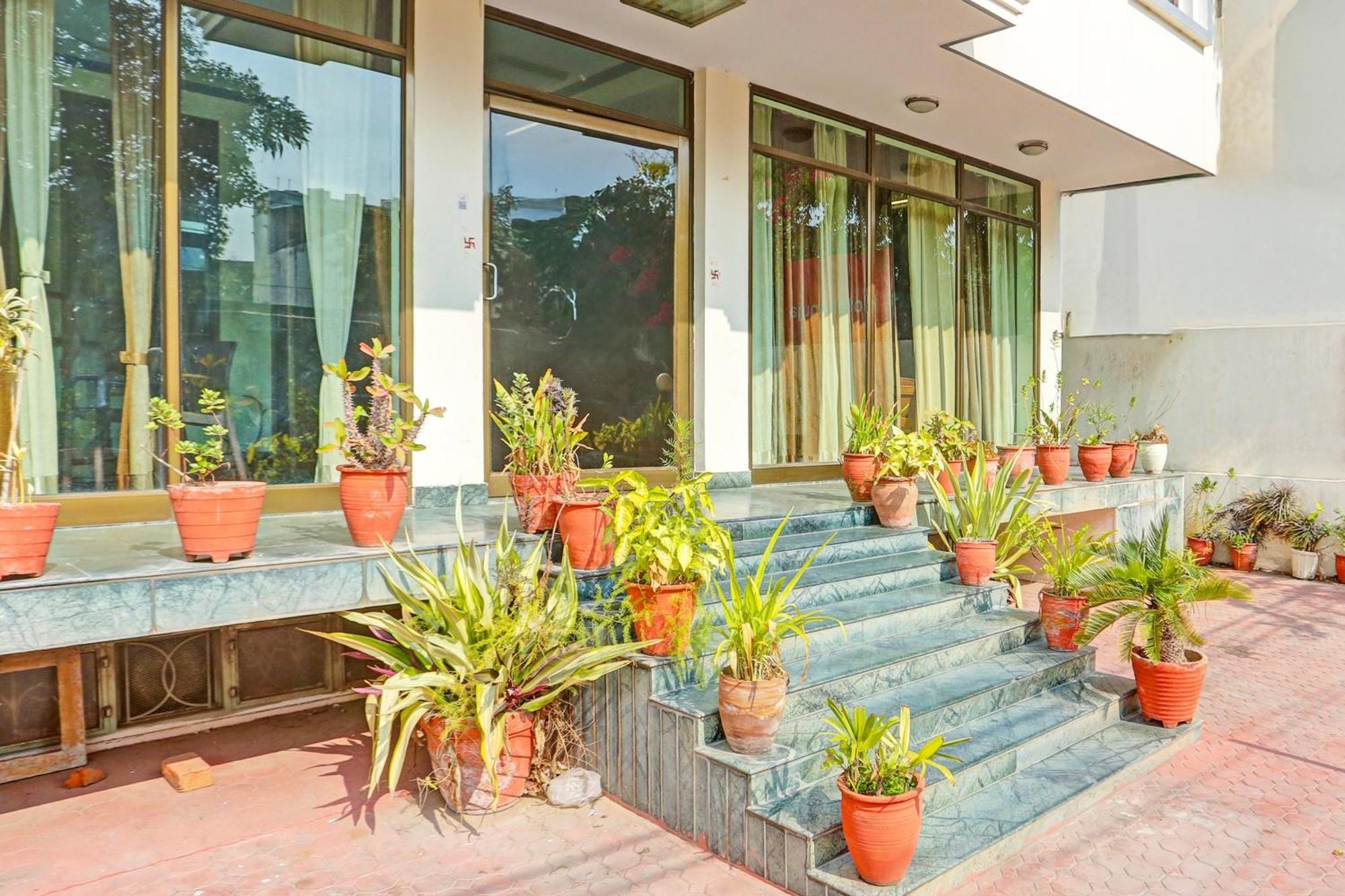 Super Collection O Bani Park Near Collectorate Circle Formerly Anuja Palace Jaipur Bagian luar foto